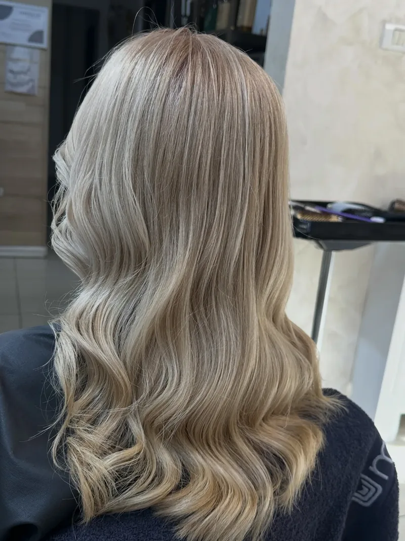 Blond cenușiu lung